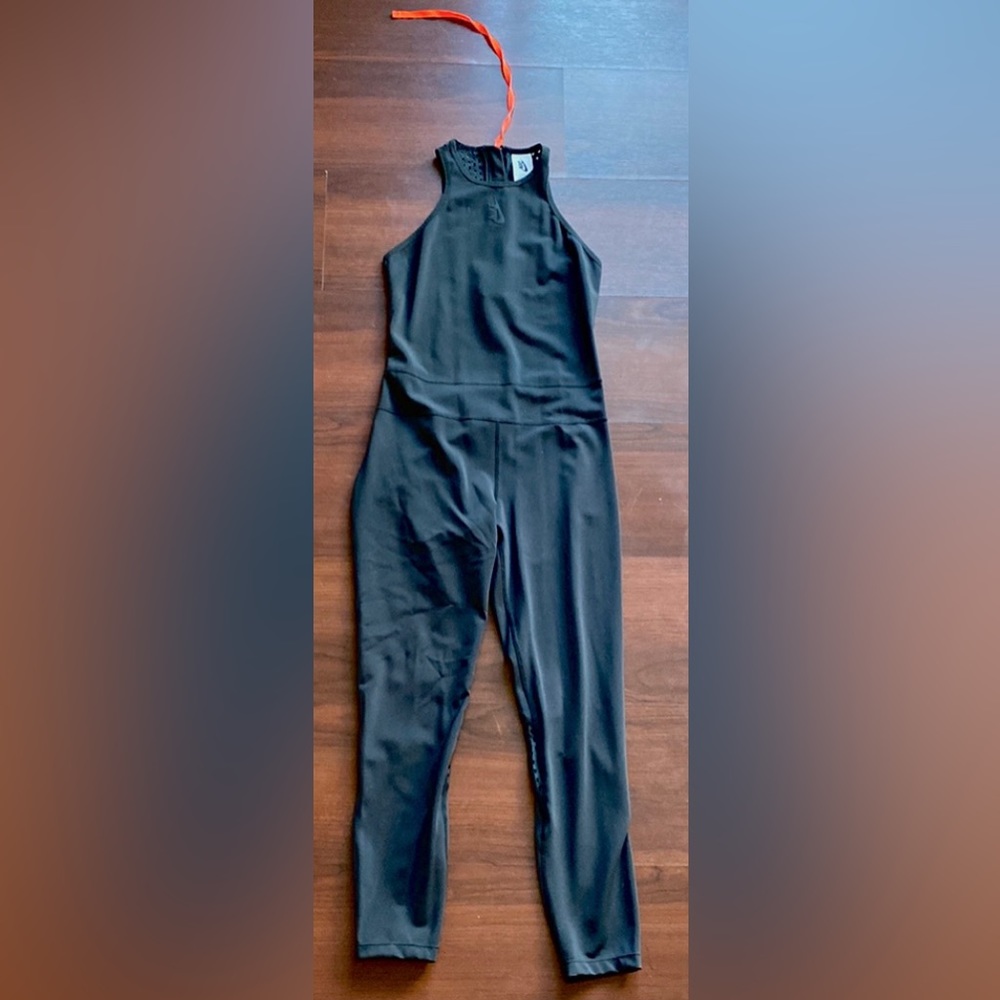 NEW Nike performance sleeveless jumpsuit bodysuit wetsuit with mesh ventilation